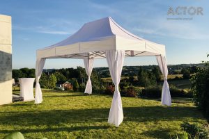namiot na ślub cywilny w ogrodzie wynajem